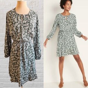 Old Navy Waist Defined Keyhole Floral Green Dress